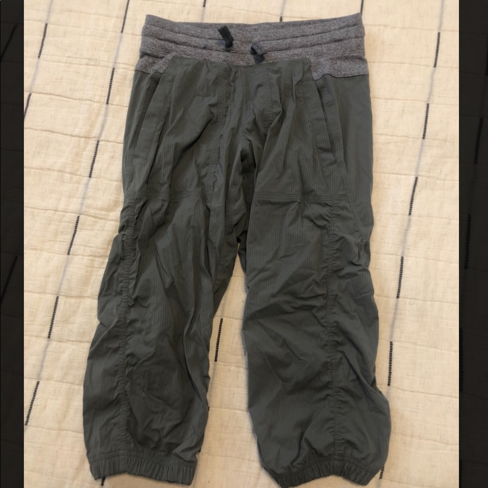 Ivivva/lululemon cropped pants